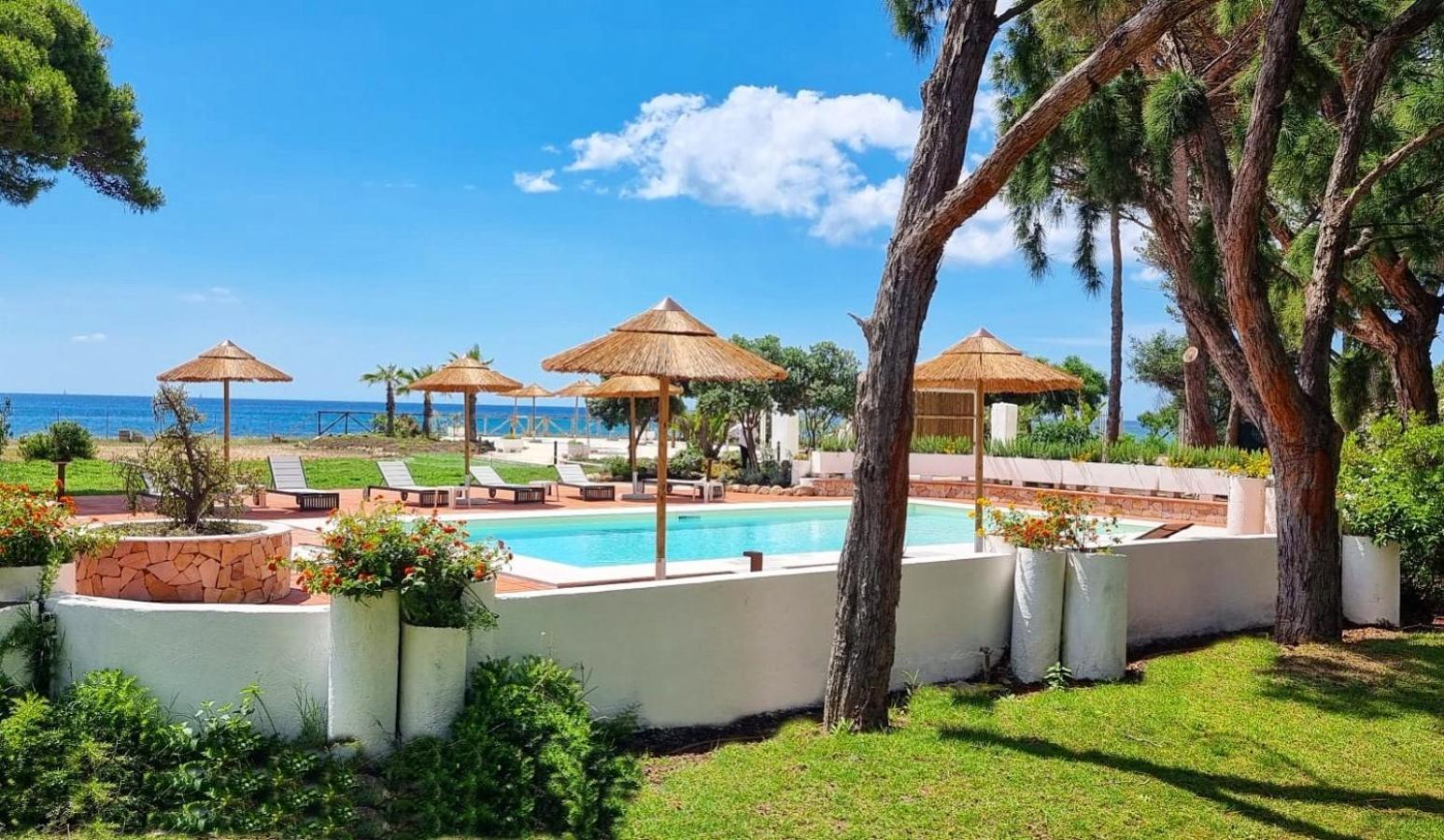 Hotel Mare Pineta Санта-Маргерита-ді-Пула Екстер'єр фото