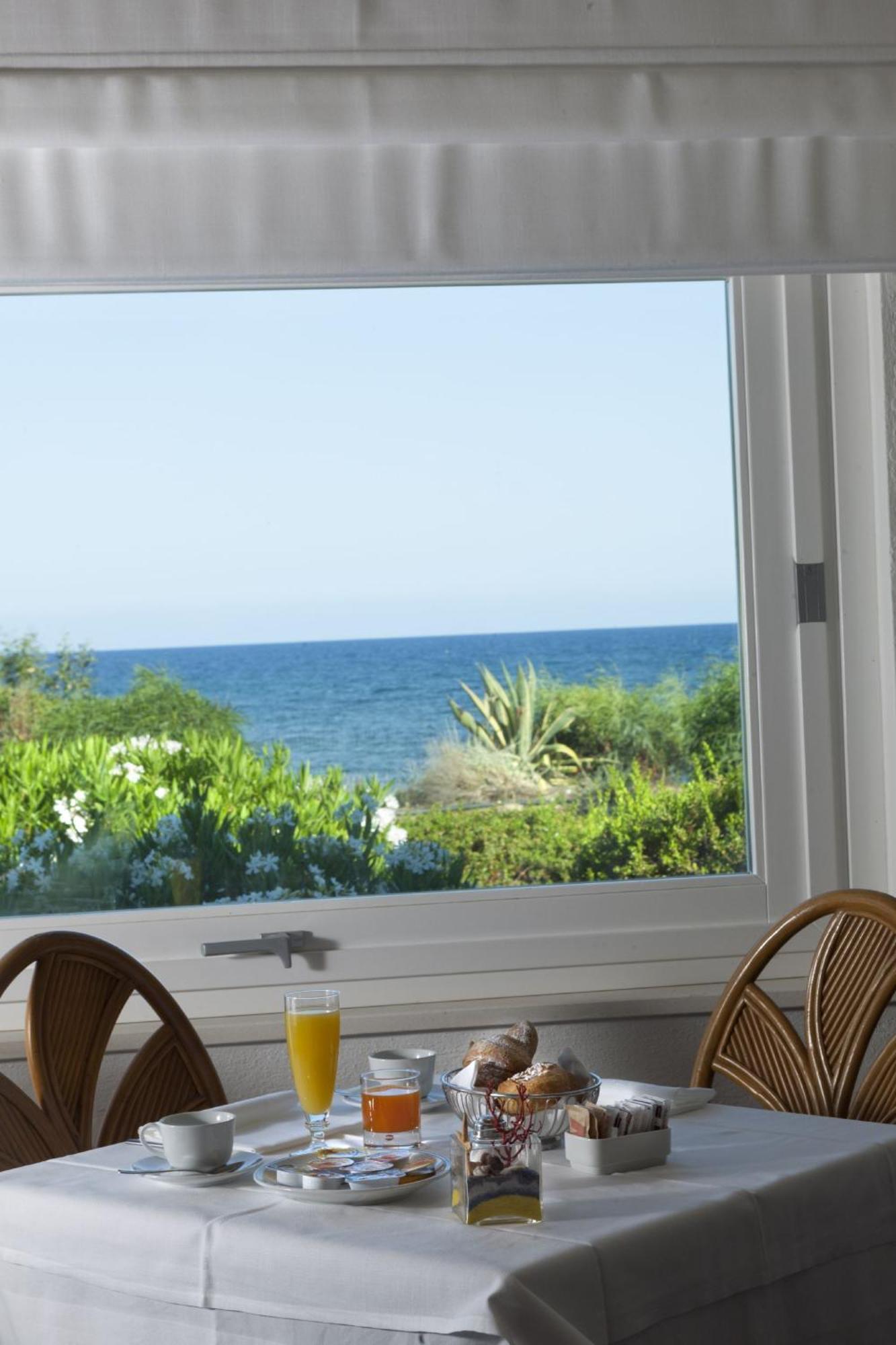 Hotel Mare Pineta Санта-Маргерита-ді-Пула Екстер'єр фото